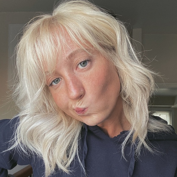 Meet your Posher, Adrianna - Picture 1 of 1